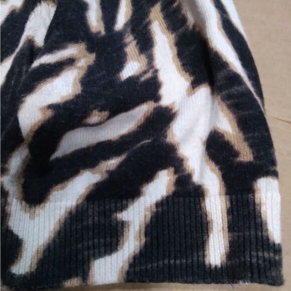 Ann Taylor animal print button sweater M - Picture 8 of 8